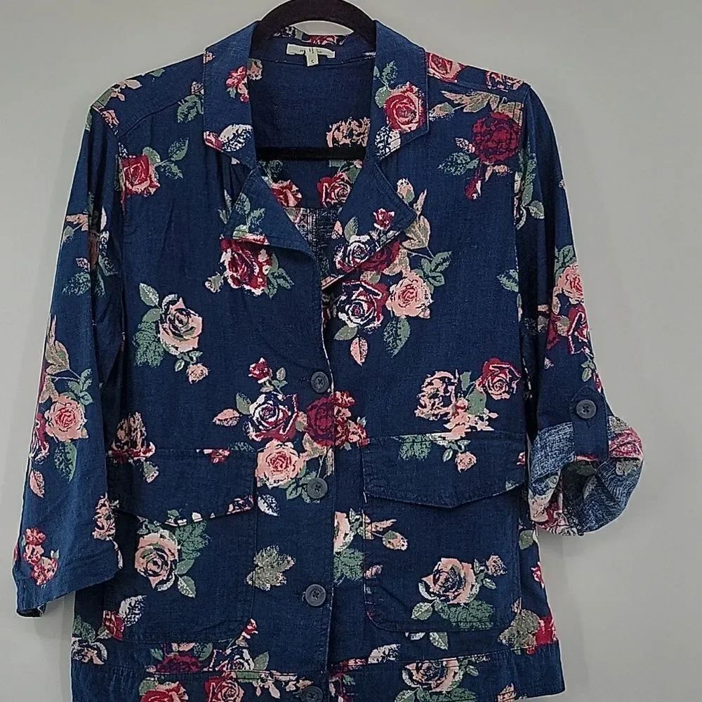 3For$20 Maurices Blue blazer w/ Red & Pink flowers size S